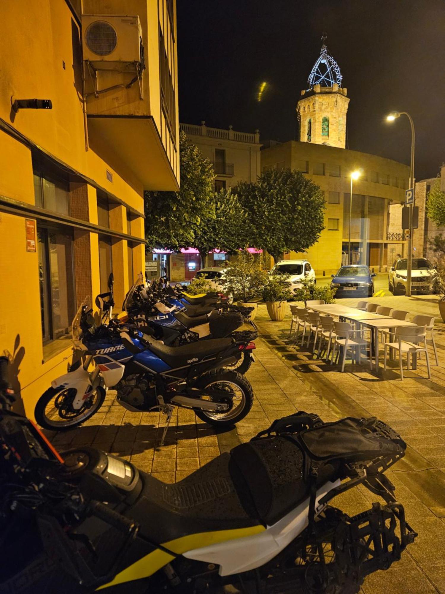 Hotel Alegret Tremp Exterior foto